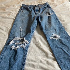 LEVIS RIPPED WEDGIE FIT STRAIGHT LIGHT WASH JEANS